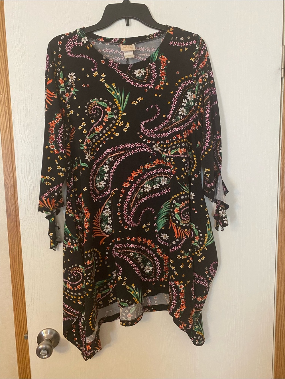 Black Paisley Floral Tunic top Zadie B’s small